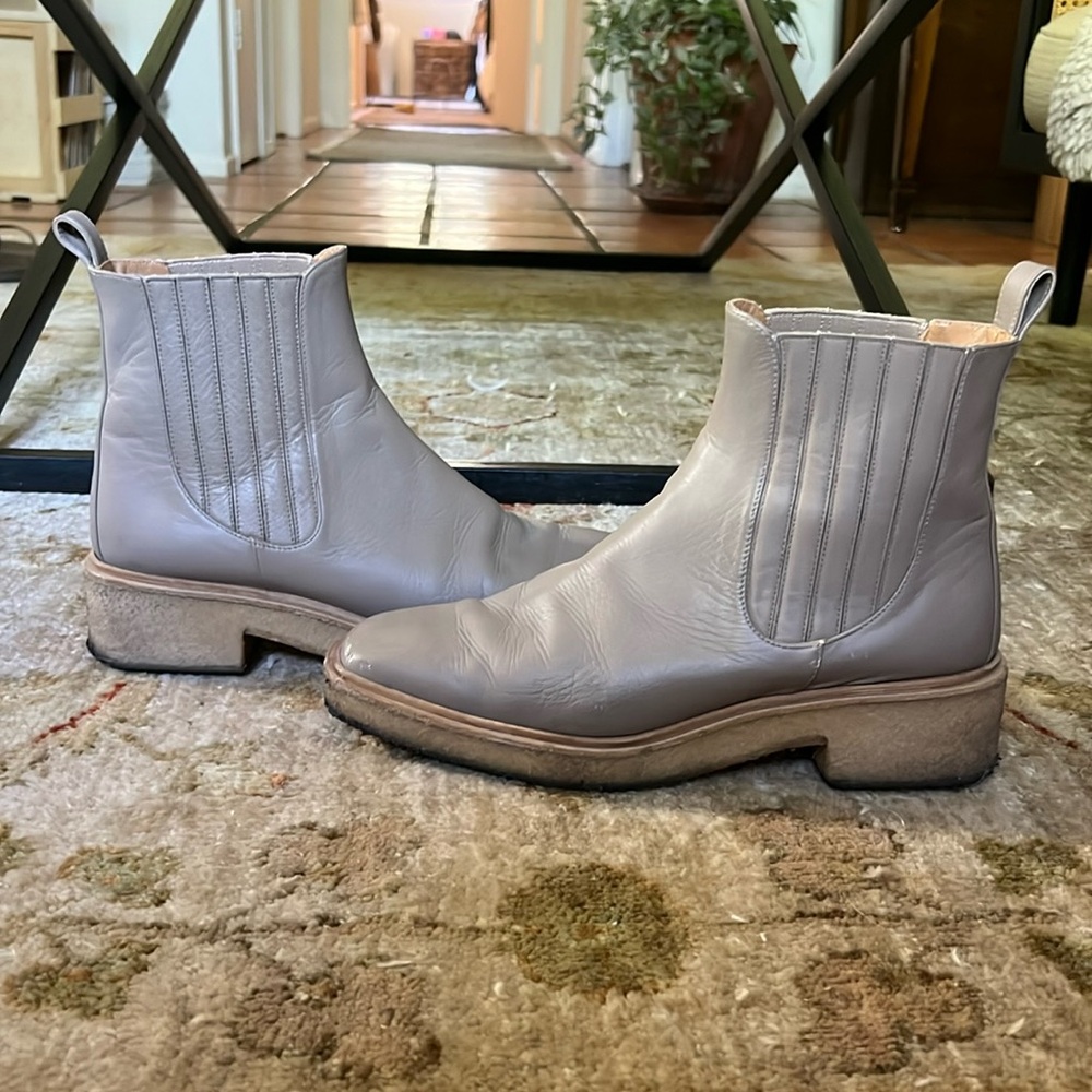 LoQ, ankle boots, (looks) size 9.5, grey-purple color, medium heel, super cute